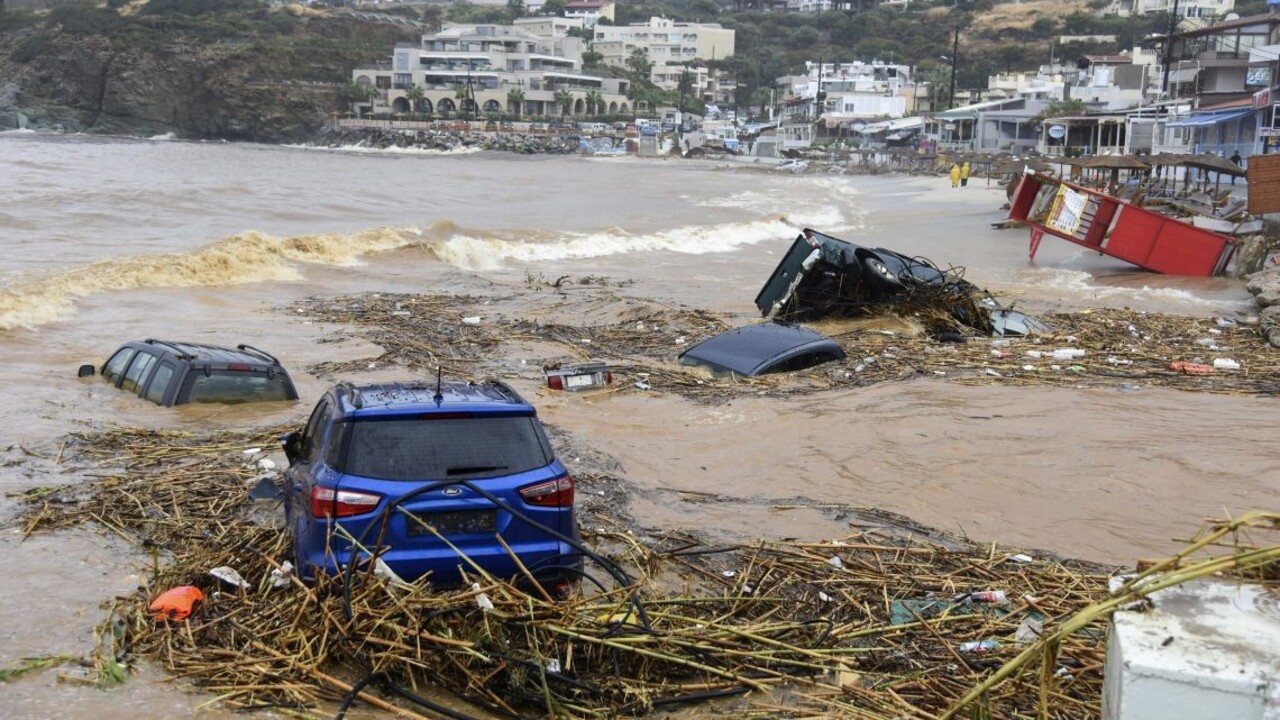 Záplavy na Kréte majú už druhú obeť, záchranári našli telo nezvestnej ženy