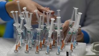 Slovensko spustilo očkovanie proti covidu najnovšou vakcínou adaptovanou na omikron