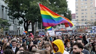 Musíme prijať okamžité kroky na lepšiu ochranu komunity LGBTI+ na Slovensku, vyzývajú odborníci a aktivisti