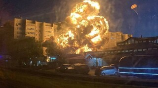 VIDEO: Pád lietadla na obytný dom v ruskom Jejsku si vyžiadal viacero obetí aj zranených, hasiči pátrajú v troskách