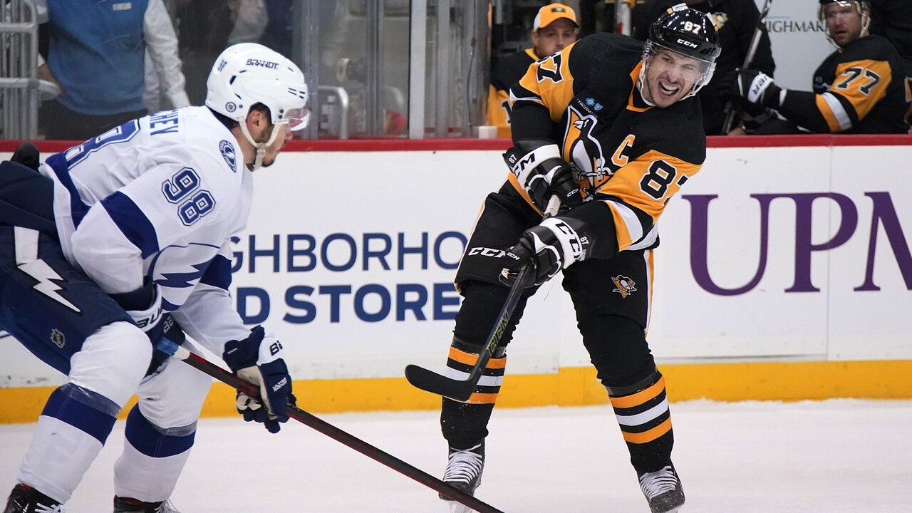 Crosby, McDavid a Oettinger sa stali najlepšími hráčmi týždňa v NHL