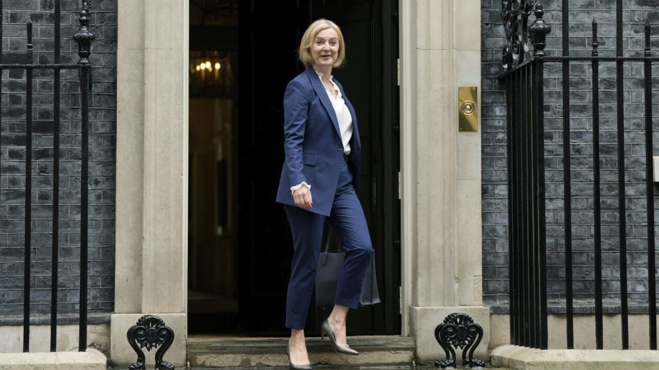 Trussová sa ospravedlnila za doterajšie prešľapy, odstúpiť však neplánuje