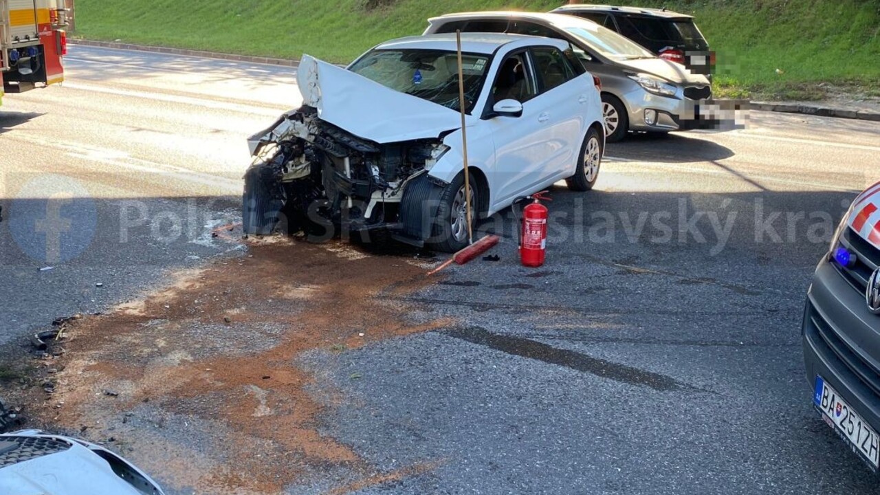 Polícia: Dopravná nehoda na Gagarinovej ulici v Bratislave sa skončila tragicky