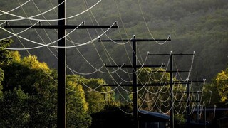 Zastropovanie taríf k cene elektriny sa rozšíri na všetkých odberateľov