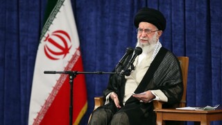 Iránsky najvyšší duchovný vodca naznačil, že Teherán pomáha zásobovať Rusko kamikadze dronmi