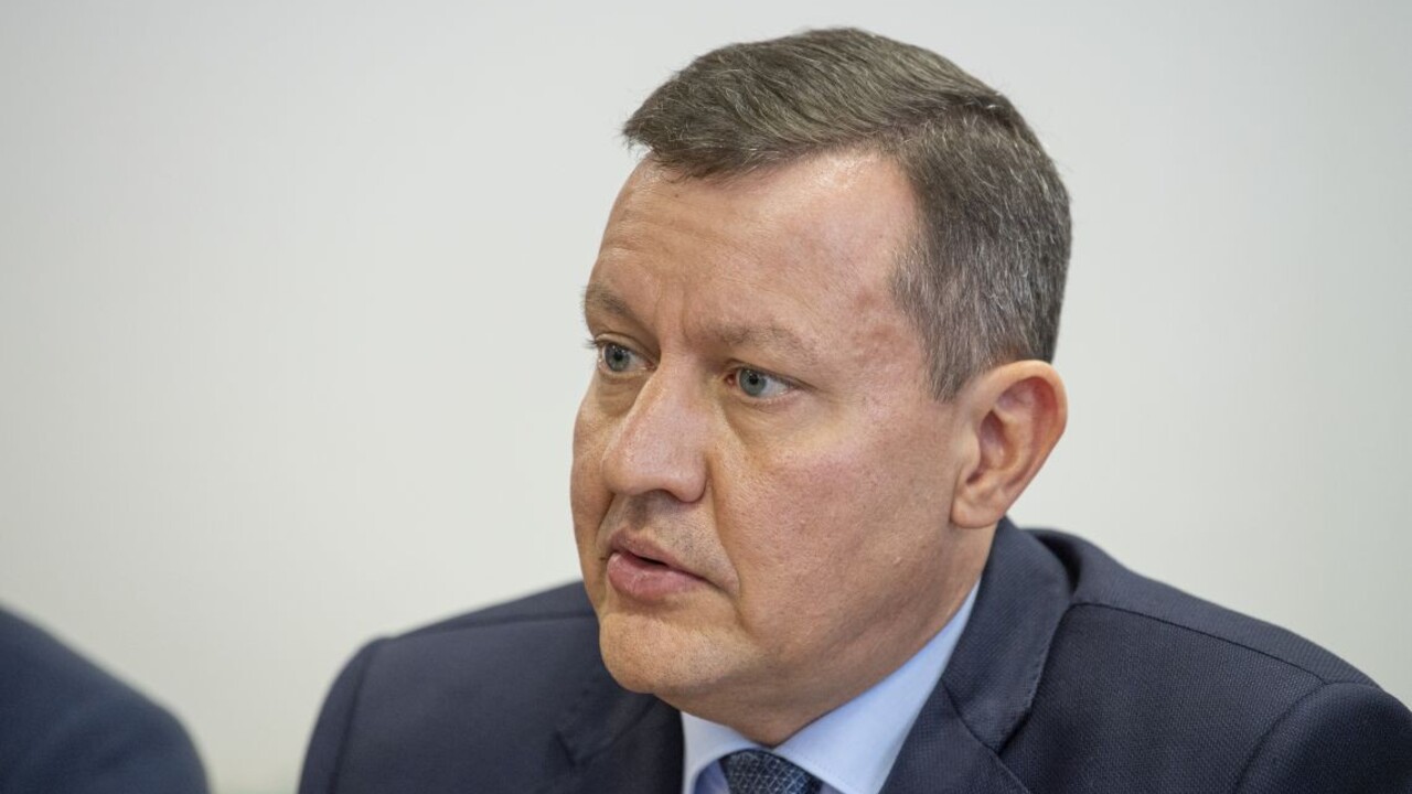 Pri bezprostrednej hrozbe by mohla polícia odpočúvať telefóny aj bez príkazu sudcu, vyhlásil Lipšic