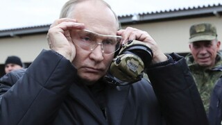 Cynické, pokrytecké, falošné. Svetoví lídri reagujú na Putinovo vianočné prímerie