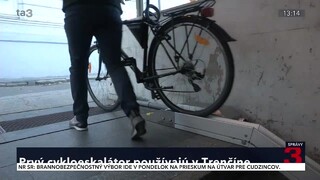 Ak sa osvedčí, osadia ho aj na ďalšie miesta. Prechod cez strmé schodisko uľahčí elektrický eskalátor