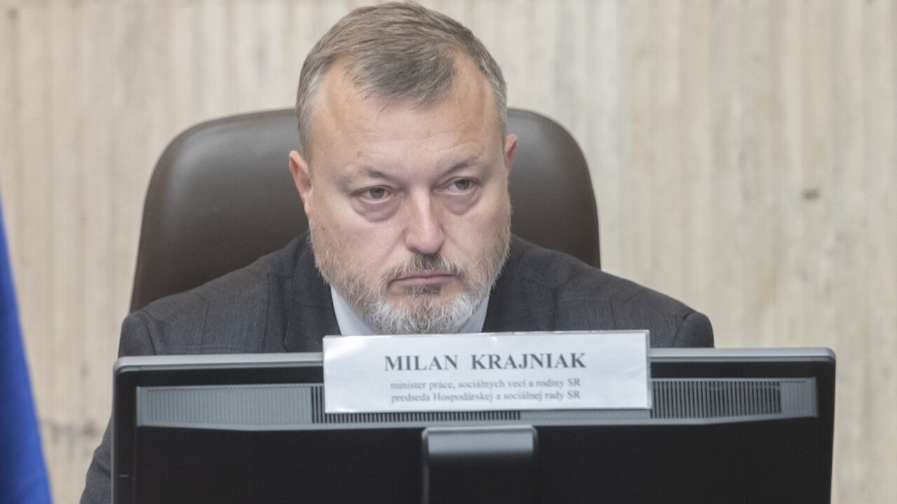 Hrdinovia za klávesnicou. Pravidlá komunikácie na internete treba upraviť, zhodli sa Krajniak a Tomáš