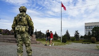 Rafinovaná ruská propaganda a pouličné kšefty. Okupovaný Cherson verí, že ho ukrajinská armáda oslobodí