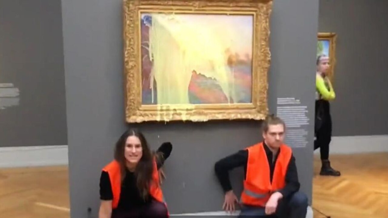 Aktivisti vyliali zemiakovú kašu na Monetov obraz, zámer bol protestovať proti fosílnym palivám