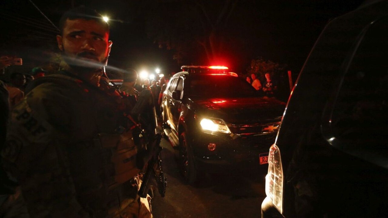 Brazílsky politik hádzal granáty a strieľal na policajtov. Bolsonaro sa od svojho spojenca dištancoval