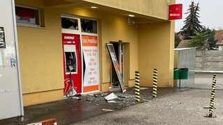 Pri Nitre vykradli v pondelok bankomat. Na jeho otvorenie zrejme použili výbušninu