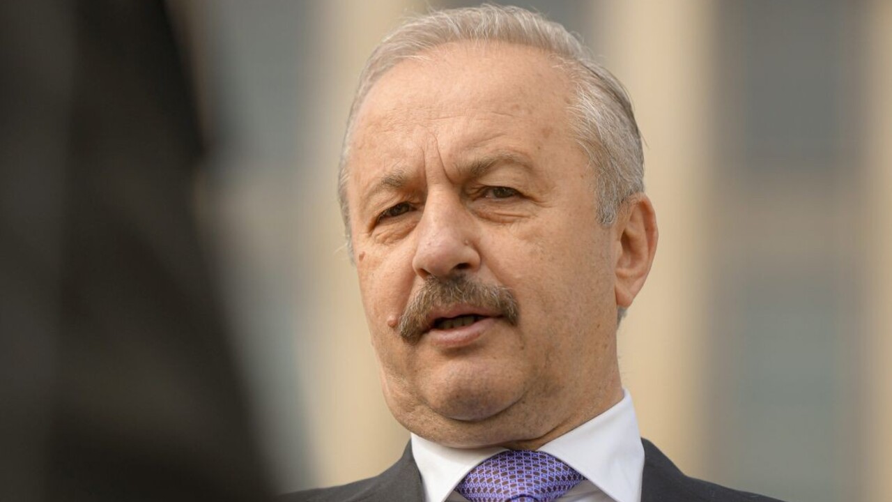 Rumunský minister obrany odstúpil. Uviedol, že nedokáže spolupracovať s prezidentom Iohannisom