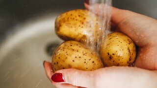 Zemiaky v službách krásy: Keď ich budete variť, vodu rozhodne nevylievajte