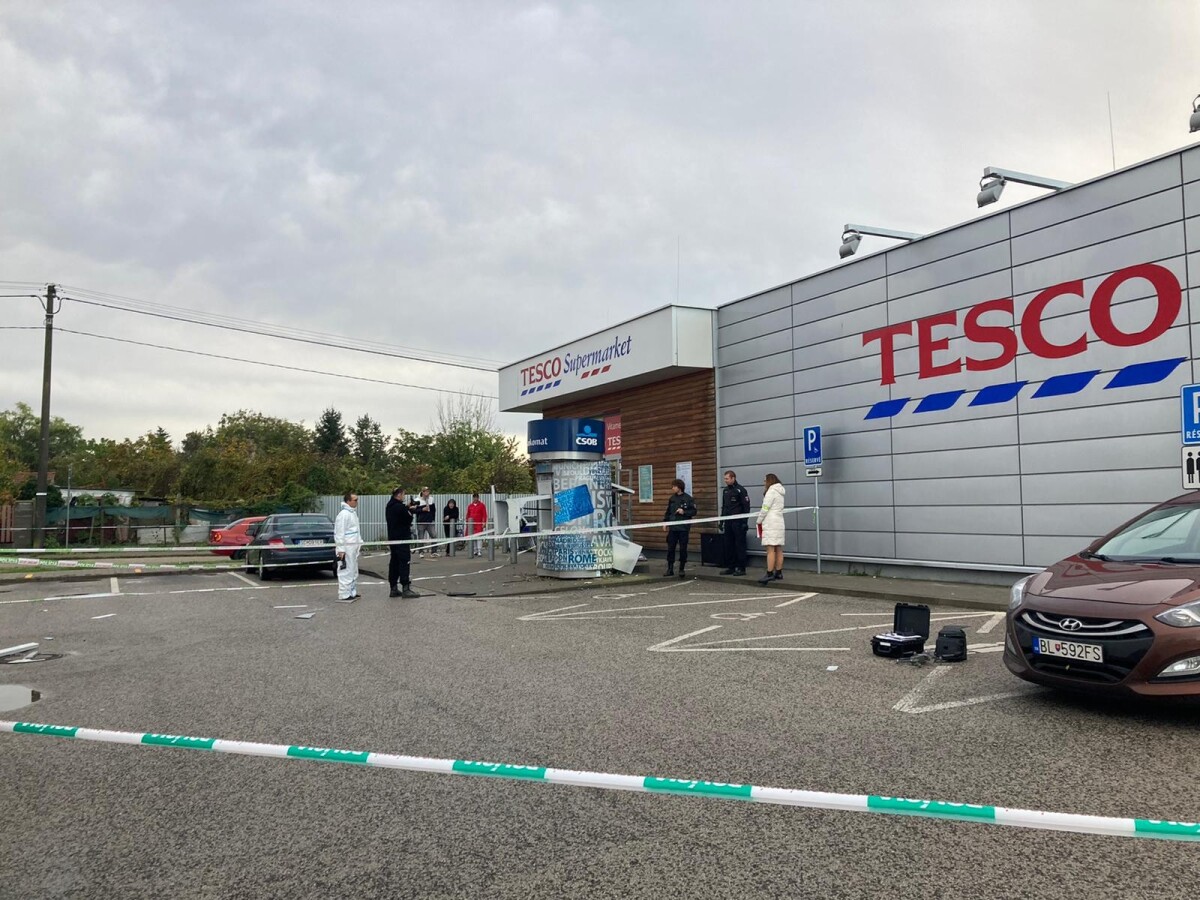 Poškodený bankomat v Ivanke pri Dunaji