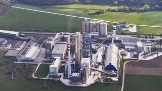 Cementáreň Turne nad Bodvou plánuje spaľovať viac alternatívnych palív. Obyvatelia a aktivisti s tým nesúhlasia