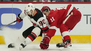 NHL: Černák sa po zranení vrátil do Tampy, Tatar asistoval pri góle. Útočník Kessel oslávil šnúru zápasov gólom