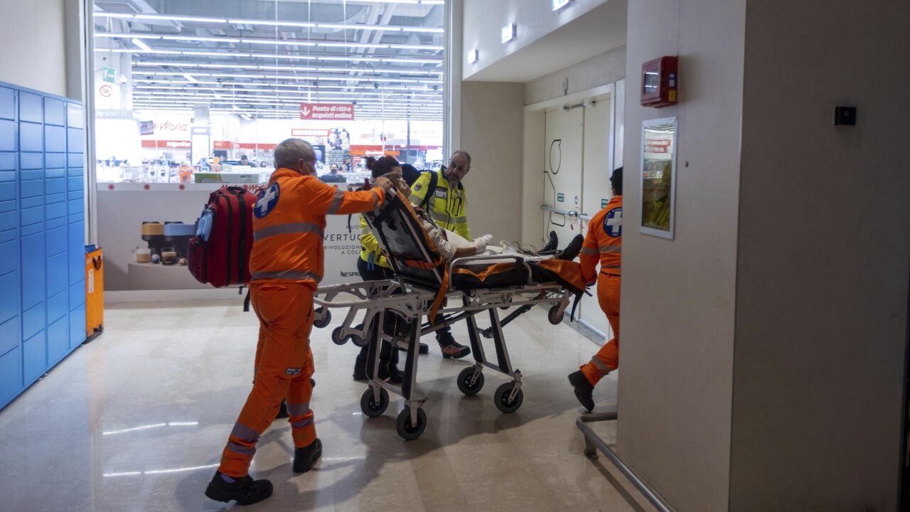 Hráč Arsenalu prežil útok nožom v supermarkete. Videl som zomierať človeka, povedal po operácii