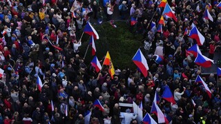 V Prahe demonštrovali proti Fialovej vláde. Nechceme vládu národnej skazy, ozývalo sa Václavským námestím