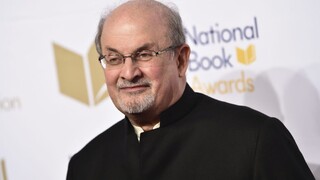 USA reagujú na útok na Rushdieho. Na nadáciu, ktorá ponúkla za tento čin odmenu, uvalili sankcie