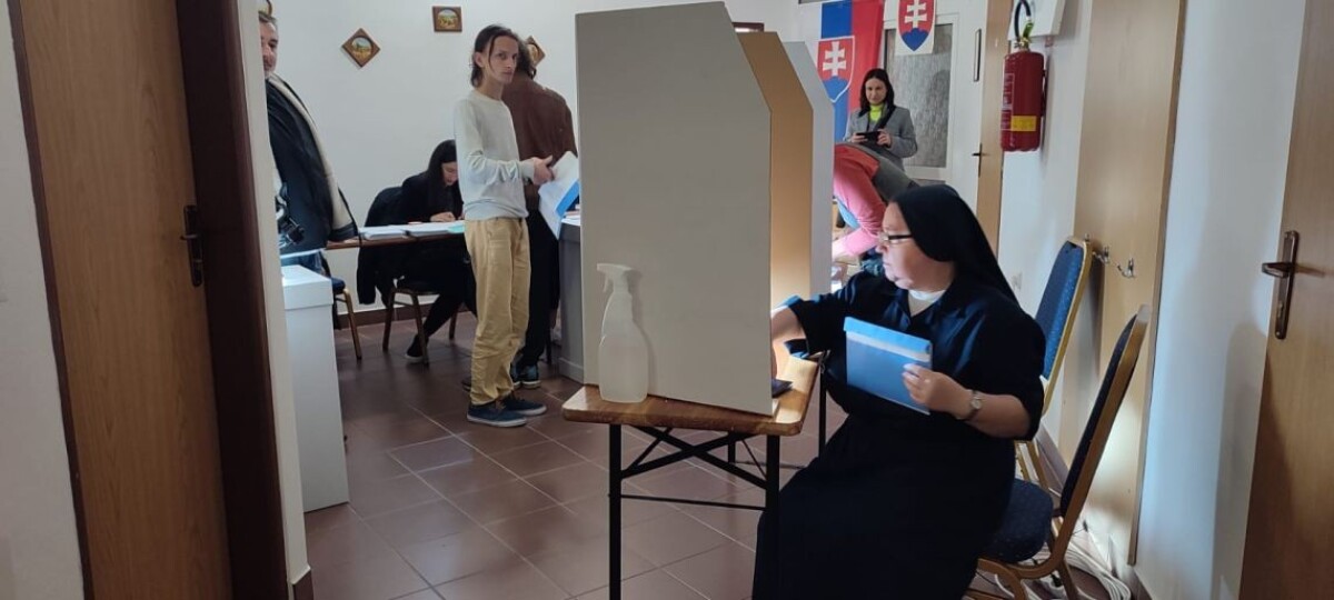 Volebná miestnosť v kláštore