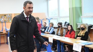 Heger hlasoval v spojených voľbách. Apeluje na občanov Slovenska, aby využili právo voliť