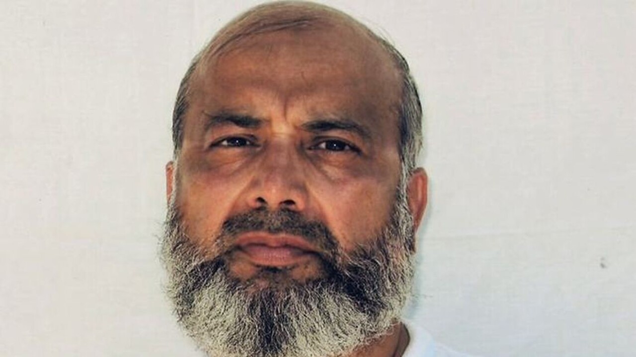 Z väznice Guantánamo pustili najstaršieho väzňa. Oslobodený Pakistanec sa vrátil do vlasti