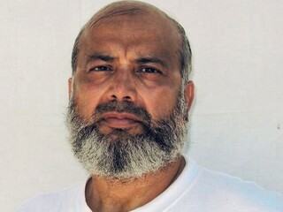 Z väznice Guantánamo pustili najstaršieho väzňa. Oslobodený Pakistanec sa vrátil do vlasti