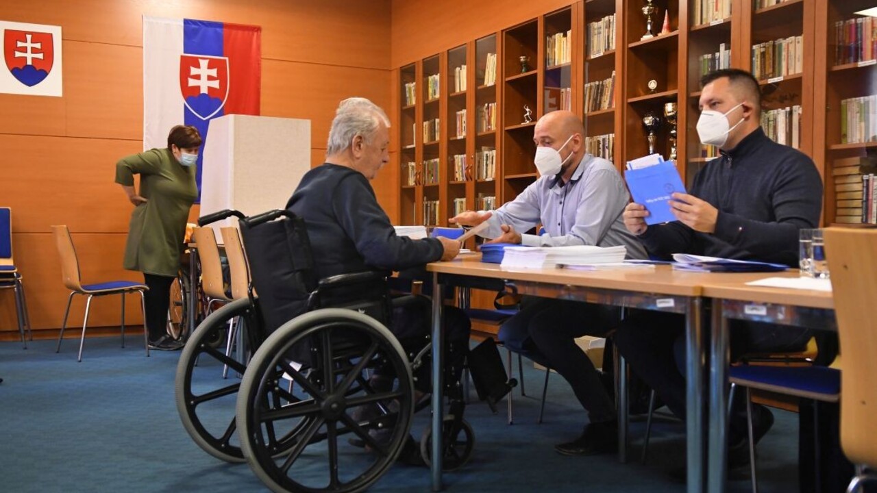 V Prešove riešili porušenie moratória. Išlo o vozidlá s reklamou kandidátov