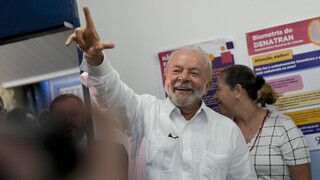 Brazílčania chcú knihy namiesto zbraní. Prezidentské voľby vyhral Lula, porazil Bolsonara