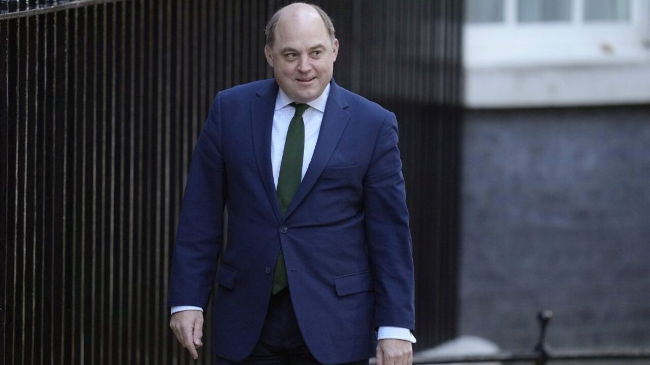 Británia má viac stíhačiek F-35 než pilotov, ktorí na nich vedia lietať, tvrdí minister Wallace