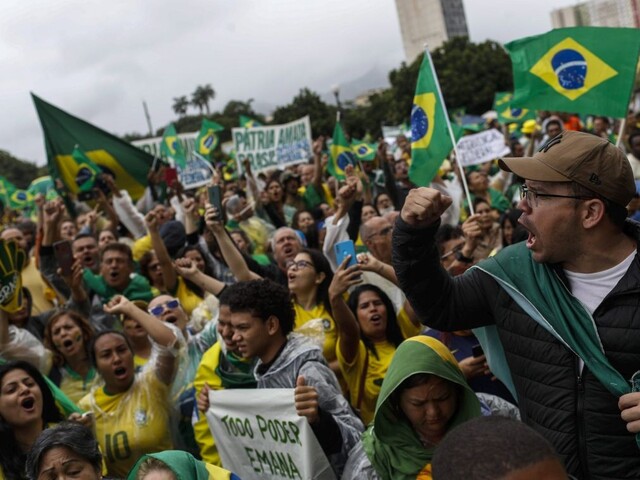 Bolsonaro vyzval svojich stúpencov na uvoľnenie ciest, protesty na iných miestach neodsúdil