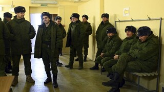 Rusko sa vojakom, ktorí chcú utiecť z vojny vyhráža smrťou, informuje britská rozviedka