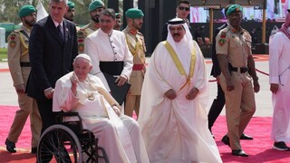 Pápež sa počas návštevy Bahrajnu kriticky vyjadril k zastaranému deleniu sveta na Západ a Východ
