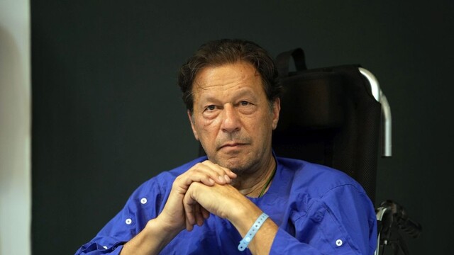 Expremiér Pakistanu Chán tvrdí, že za útokom, ktorého bol terčom, je súčasný premiér
