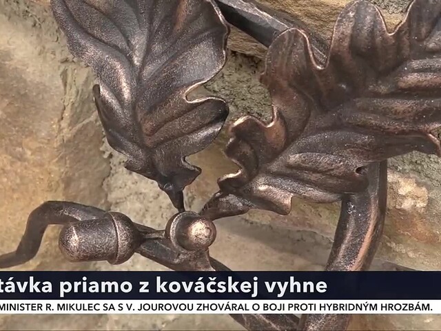 Netradičné umelecké dielo: Vo Veľkom Šariši ukuli kováči autobusovú zastávku