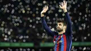 Pique sa rozlúčil s kariérou. V poslednom zápase doviedol Barcelonu k triumfu