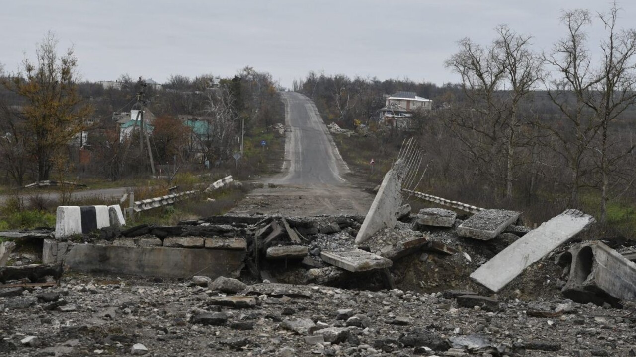 Rusko podľa Británie buduje na okupovaných územiach ďalšie obranné línie. Opevňuje aj Mariupol