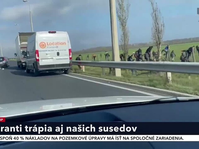 Migranti trápia aj našich susedov. Desiatky ľudí preskakovali plot v blízkosti maďarsko-rakúskej hranice