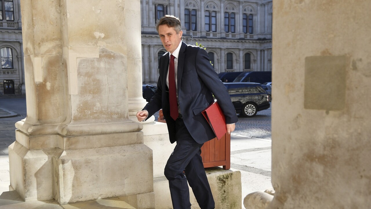 Vysokopostavený člen britskej vlády odstúpil, mal šikanovať štátnych úradníkov