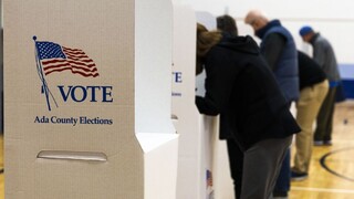 Voľby v USA monitorovali aj európski pozorovatelia. Vyjadrili znepokojenie nad rozšírenými dezinformáciami