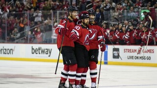 NHL: New Jersey Devils vyhrali na domácom ľade aj zásluhou Tatara, zo Slovákov v NHL sa blysol Ružička