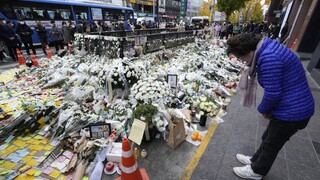 Policajta zo stanice v blízkosti tragickej tlačenice v Soule našli mŕtveho