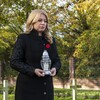 Prezidentka a Kollár si pripomenuli Deň vojnových veteránov. Ich pamiatku si uctili na vojenskom cintoríne v Petržalke