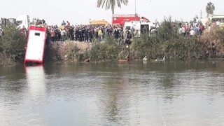 V Egypte sa zrútil autobus do vodného kanála, hlásia zranených aj mŕtvych