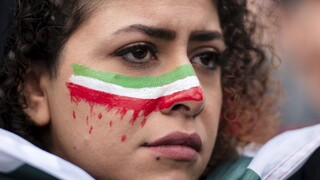 V Iráne vyniesli prvý rozsudok smrti súvisiaci s účasťou na protestoch po smrti Amíníovej