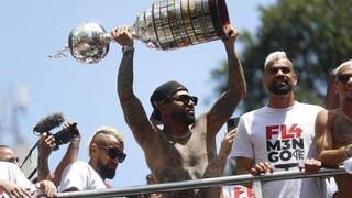 V Riu de Janeiro sa stretli hráči tímu Flamengo spolu so svojimi fanúšikmi, oslavovali zisk titulu