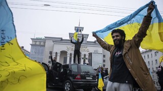 ONLINE: V Moskve zadržali pracovníkov Slobodnej Európy, Biden vyzdvihol úspech Ukrajiny  v Chersone
