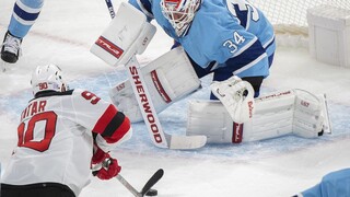 NHL: New Jersey vyhralo desiaty duel za sebou, Anaheim s Regendom otočil súboj s Detroitom